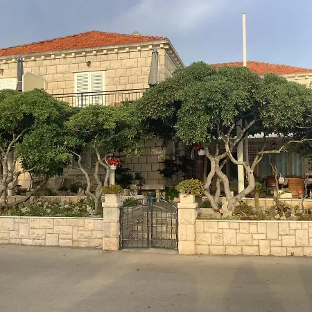 Villa Nobilo krevet i doručak 3*